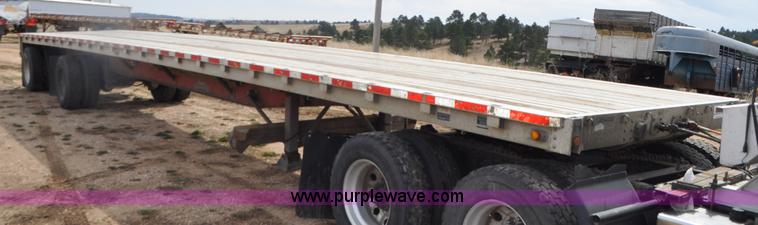 image for item G7330 2007 Wilson CF900 flatbed trailer