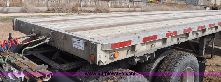 image for item G7330 2007 Wilson CF900 flatbed trailer