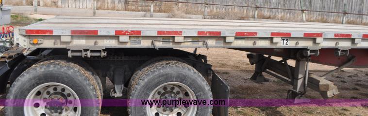 image for item G7330 2007 Wilson CF900 flatbed trailer