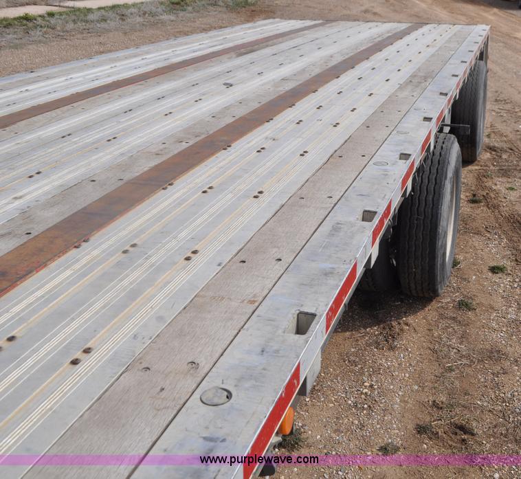 image for item G7330 2007 Wilson CF900 flatbed trailer
