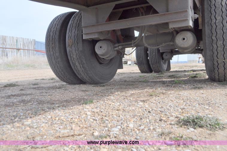 image for item G7330 2007 Wilson CF900 flatbed trailer