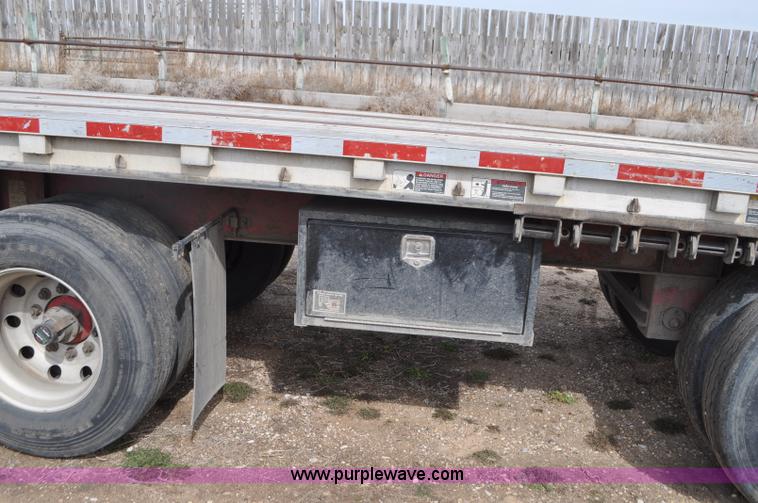 image for item G7330 2007 Wilson CF900 flatbed trailer