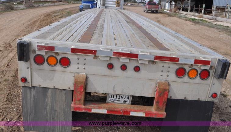 image for item G7330 2007 Wilson CF900 flatbed trailer