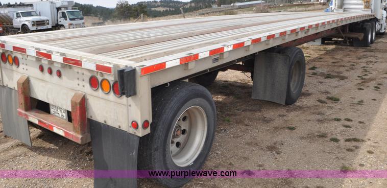 image for item G7330 2007 Wilson CF900 flatbed trailer