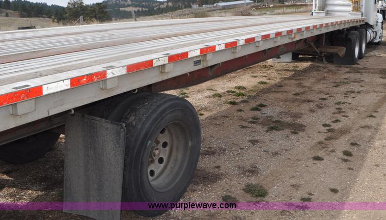image for item G7330 2007 Wilson CF900 flatbed trailer
