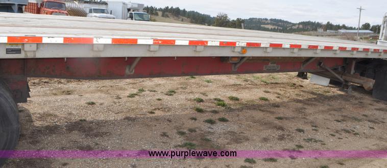 image for item G7330 2007 Wilson CF900 flatbed trailer