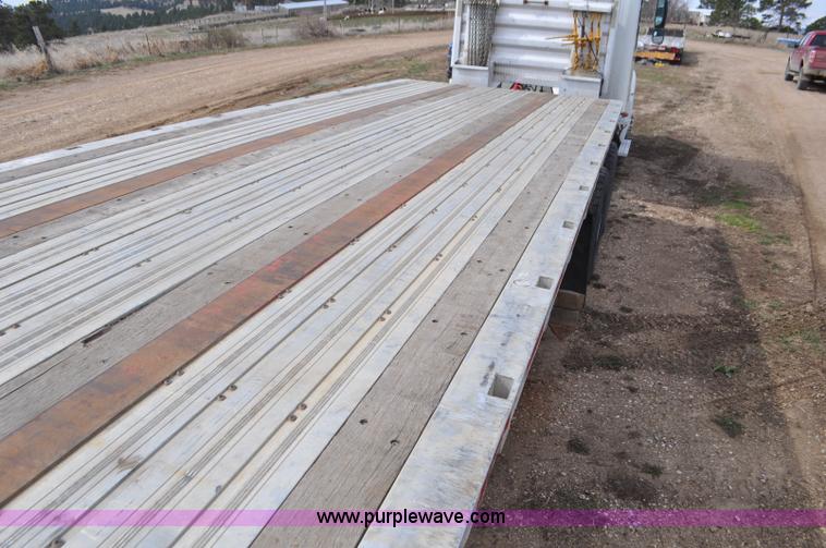 image for item G7330 2007 Wilson CF900 flatbed trailer