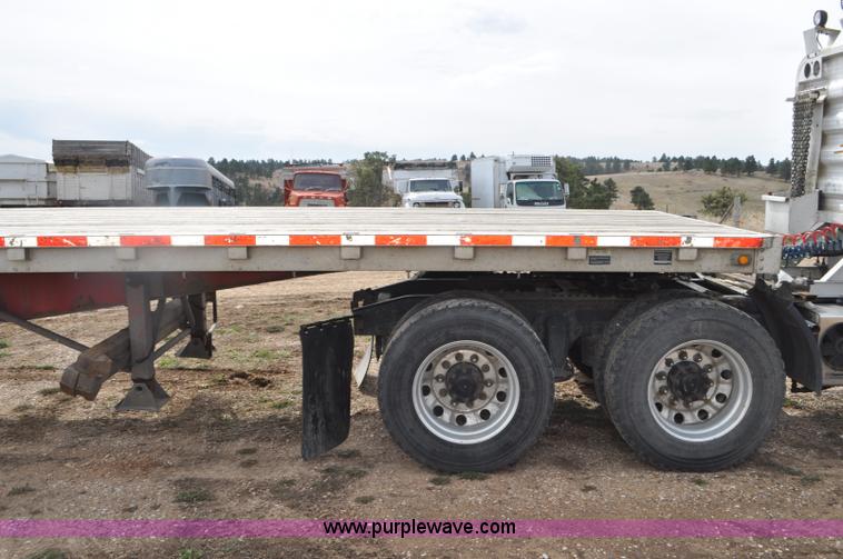 image for item G7330 2007 Wilson CF900 flatbed trailer