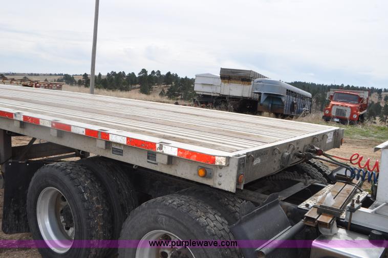 image for item G7330 2007 Wilson CF900 flatbed trailer