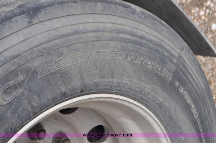 image for item G7330 2007 Wilson CF900 flatbed trailer