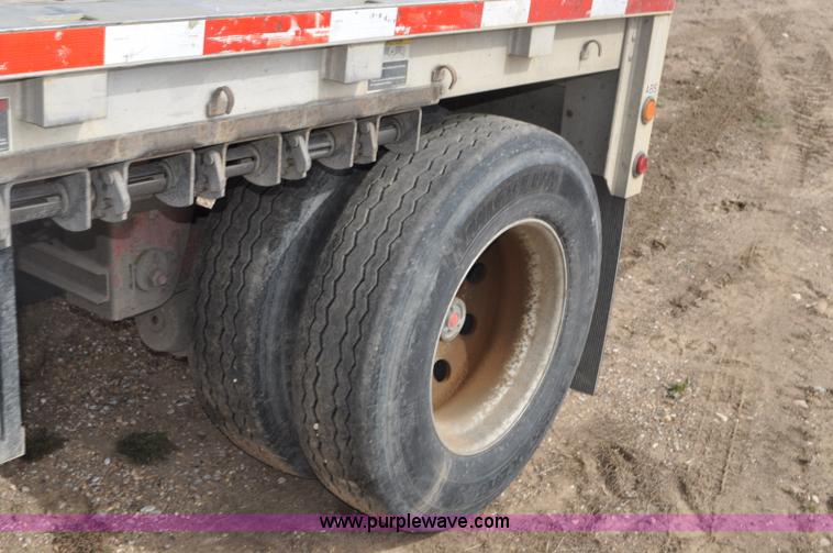 image for item G7330 2007 Wilson CF900 flatbed trailer
