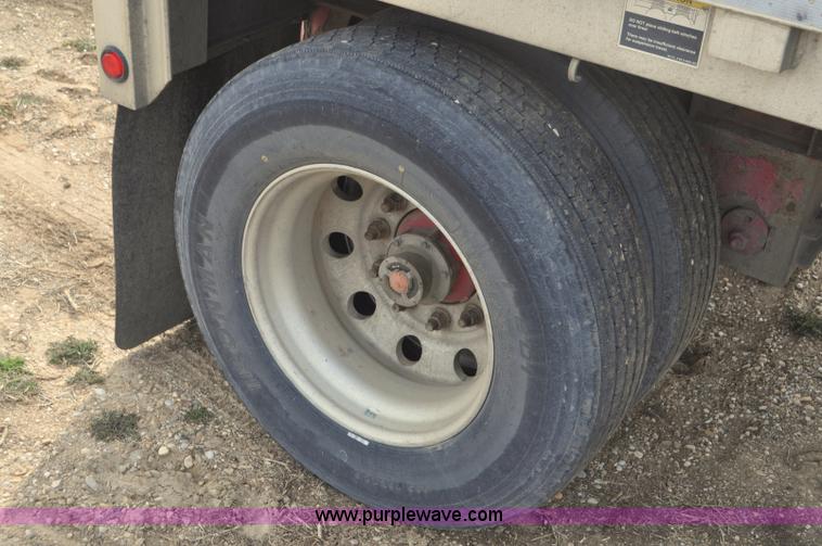 image for item G7330 2007 Wilson CF900 flatbed trailer