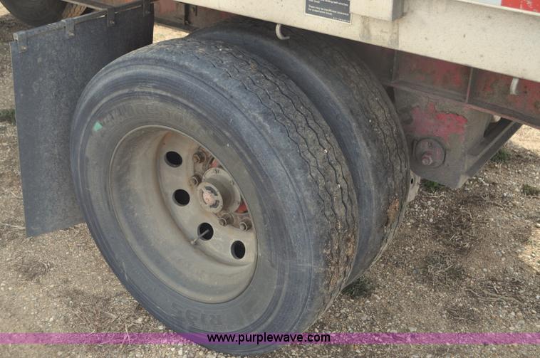 image for item G7330 2007 Wilson CF900 flatbed trailer