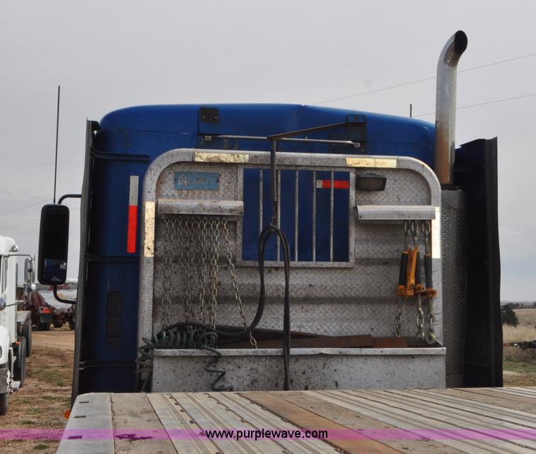 image for item G7331 2006 Freightliner ST120 semi truck