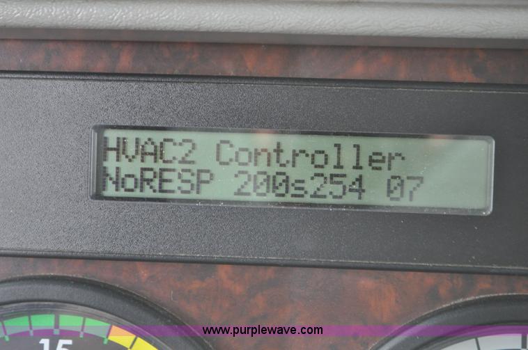 image for item G7331 2006 Freightliner ST120 semi truck