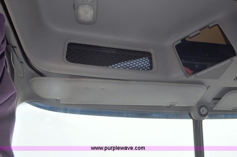 image for item G7331 2006 Freightliner ST120 semi truck