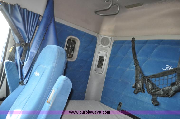 image for item G7331 2006 Freightliner ST120 semi truck