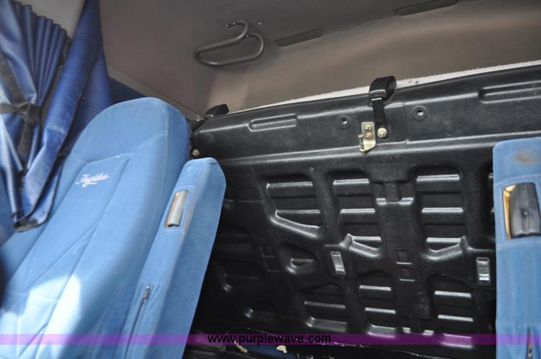 image for item G7331 2006 Freightliner ST120 semi truck