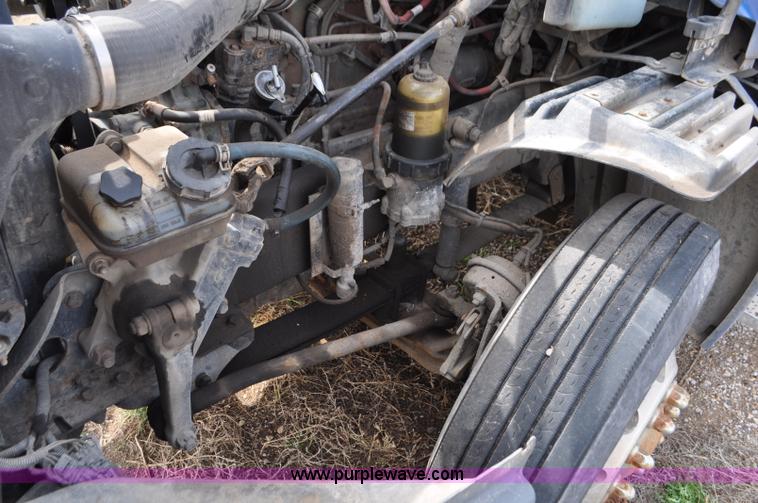 image for item G7331 2006 Freightliner ST120 semi truck