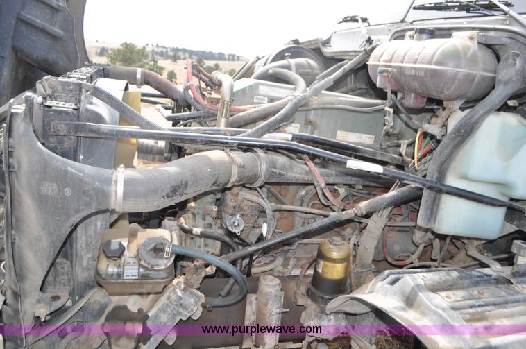 image for item G7331 2006 Freightliner ST120 semi truck