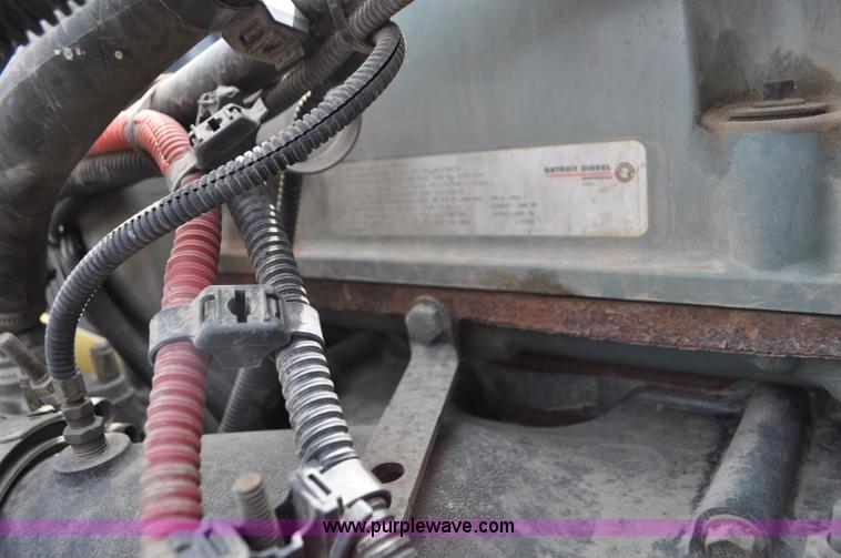 image for item G7331 2006 Freightliner ST120 semi truck