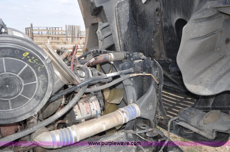 image for item G7331 2006 Freightliner ST120 semi truck