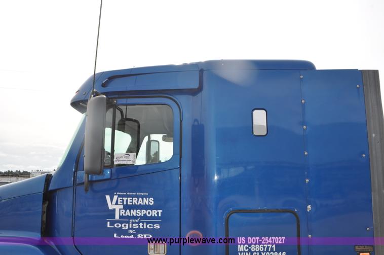 image for item G7331 2006 Freightliner ST120 semi truck