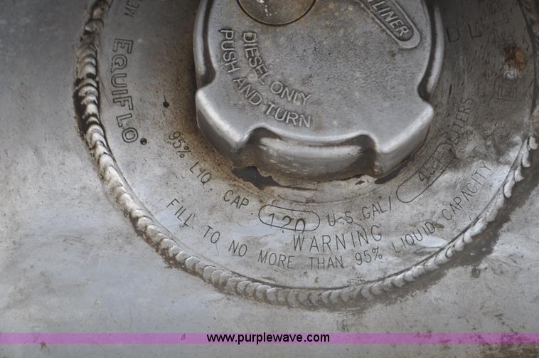 image for item G7331 2006 Freightliner ST120 semi truck