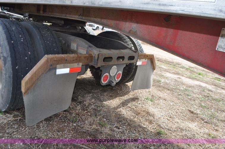 image for item G7331 2006 Freightliner ST120 semi truck