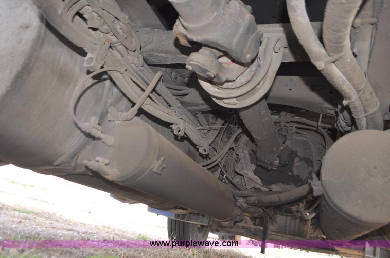 image for item G7331 2006 Freightliner ST120 semi truck