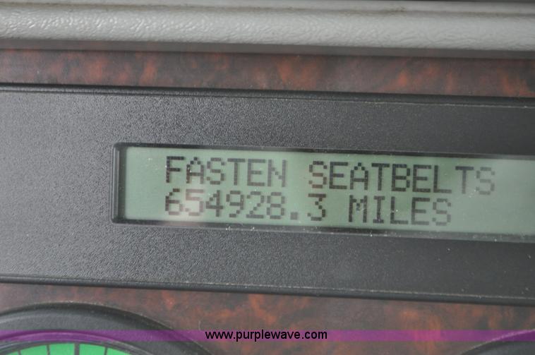 image for item G7331 2006 Freightliner ST120 semi truck