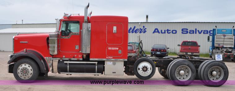 image for item G7405 1999 Kenworth W900 semi truck