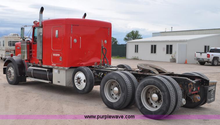 image for item G7405 1999 Kenworth W900 semi truck