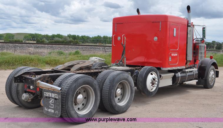 image for item G7405 1999 Kenworth W900 semi truck
