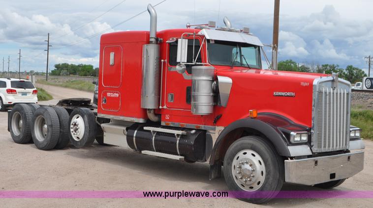 image for item G7405 1999 Kenworth W900 semi truck