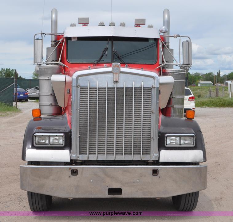 image for item G7405 1999 Kenworth W900 semi truck