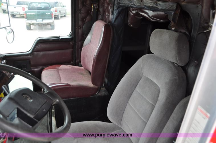 image for item G7405 1999 Kenworth W900 semi truck