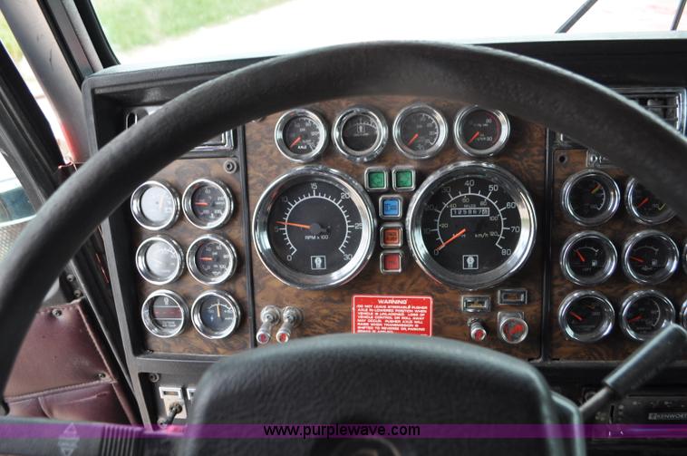 image for item G7405 1999 Kenworth W900 semi truck