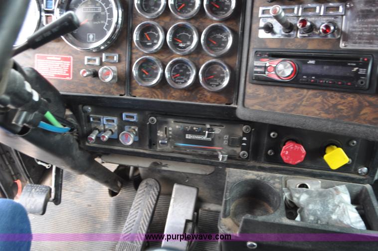 image for item G7405 1999 Kenworth W900 semi truck