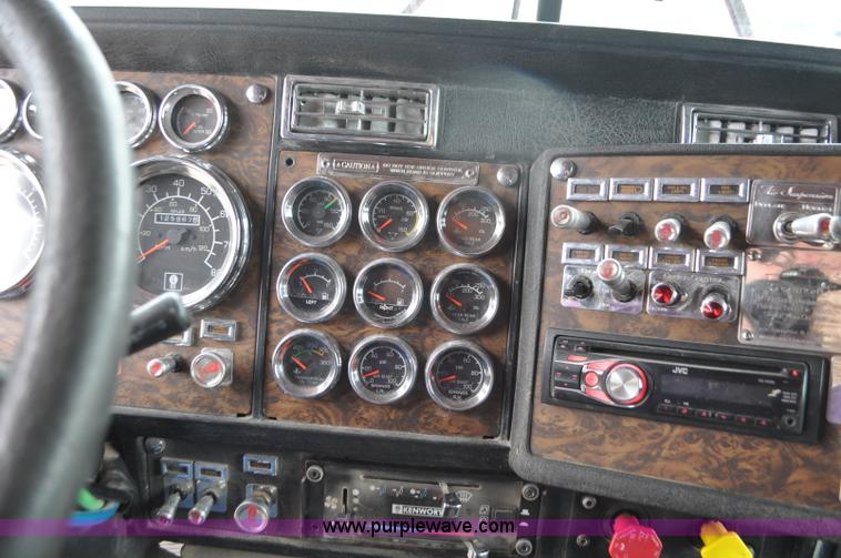 image for item G7405 1999 Kenworth W900 semi truck