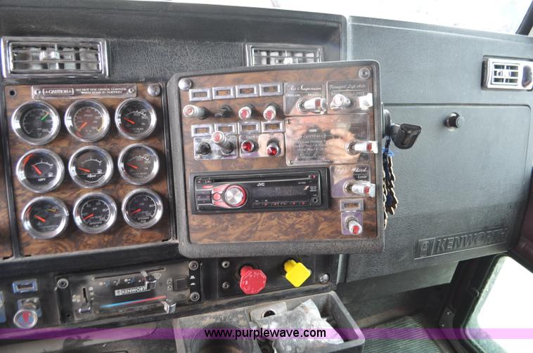 image for item G7405 1999 Kenworth W900 semi truck