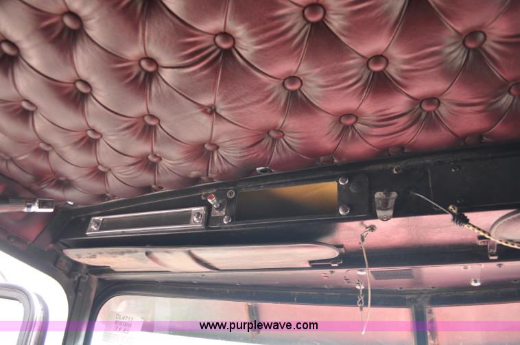 image for item G7405 1999 Kenworth W900 semi truck