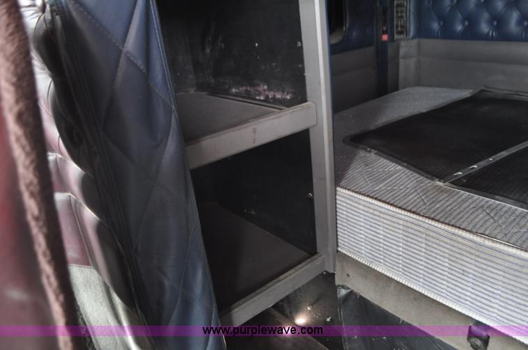 image for item G7405 1999 Kenworth W900 semi truck