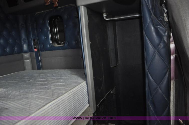 image for item G7405 1999 Kenworth W900 semi truck