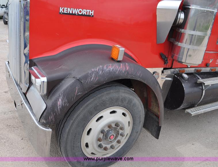 image for item G7405 1999 Kenworth W900 semi truck