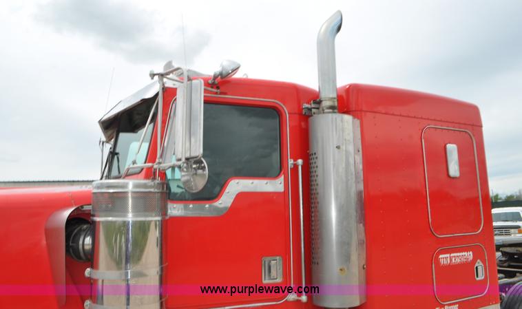image for item G7405 1999 Kenworth W900 semi truck