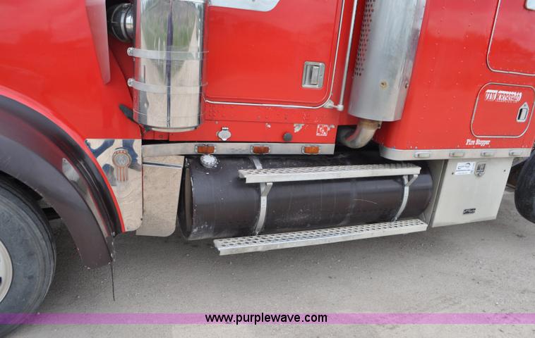 image for item G7405 1999 Kenworth W900 semi truck