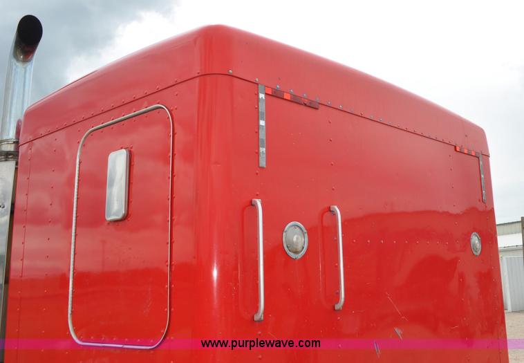 image for item G7405 1999 Kenworth W900 semi truck