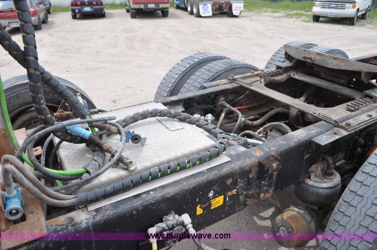 image for item G7405 1999 Kenworth W900 semi truck