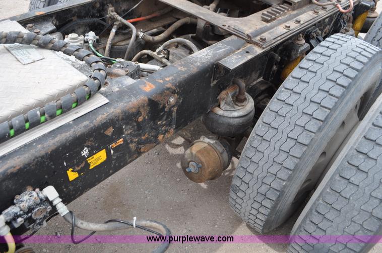 image for item G7405 1999 Kenworth W900 semi truck